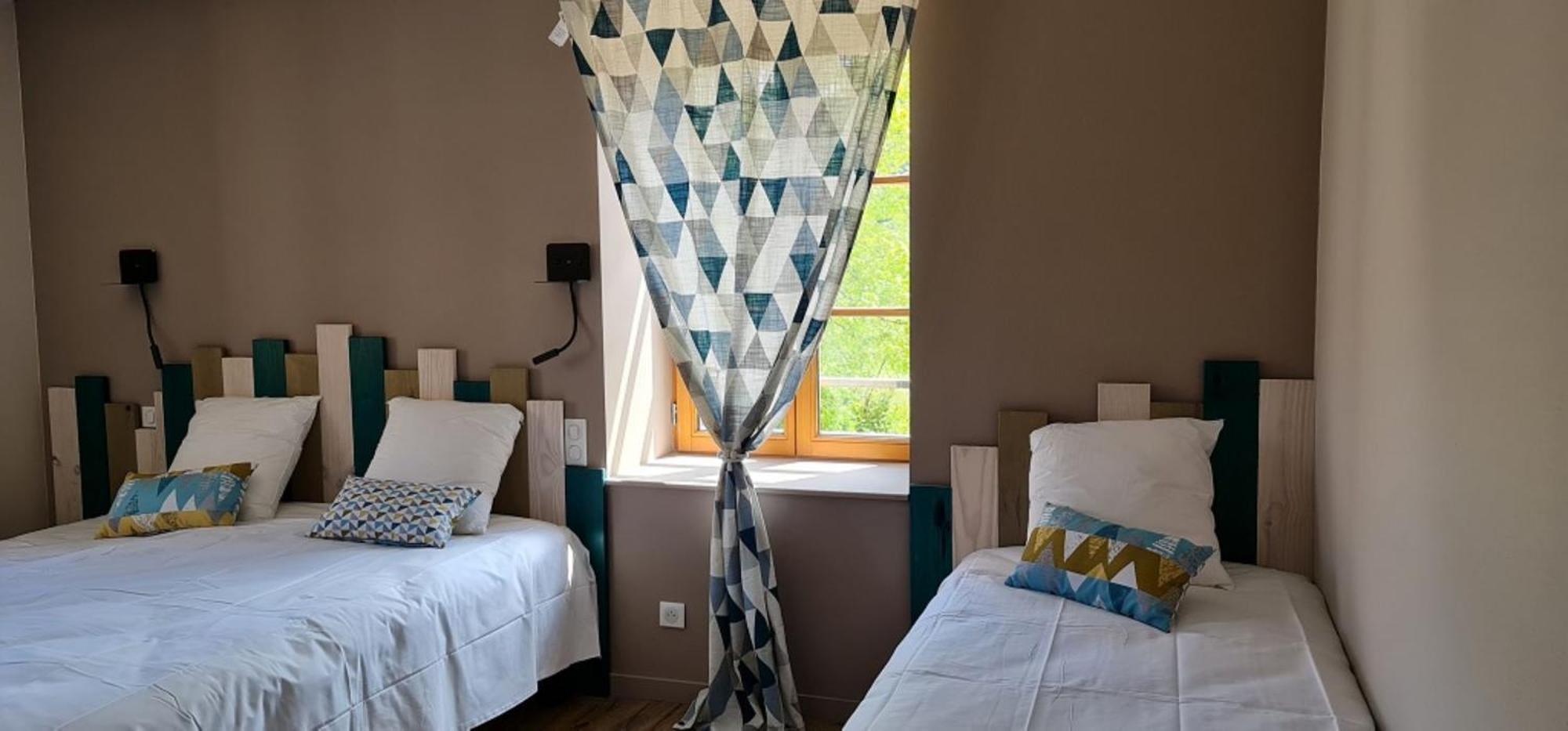 L'Auberge De La Source La Valla-sur-Rochefort Екстер'єр фото